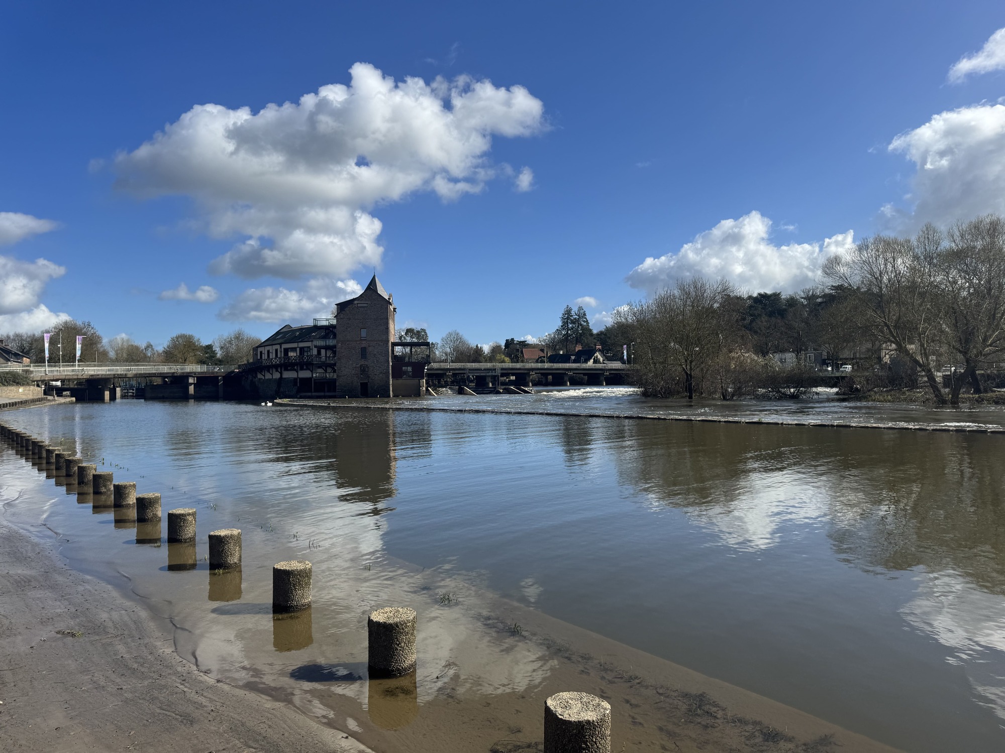 Vue panoramique sur la Vilaine depuis la Crêperie du Port